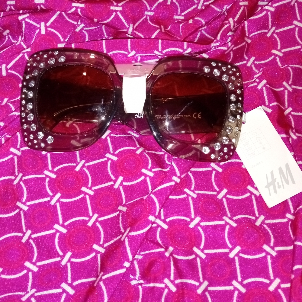 SUNGLASSES 😎 - Picture 2 of 4